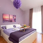 In - Riviera 8258 بيت للعطل