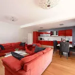 In - Riviera 8258 بيت للعطل *
