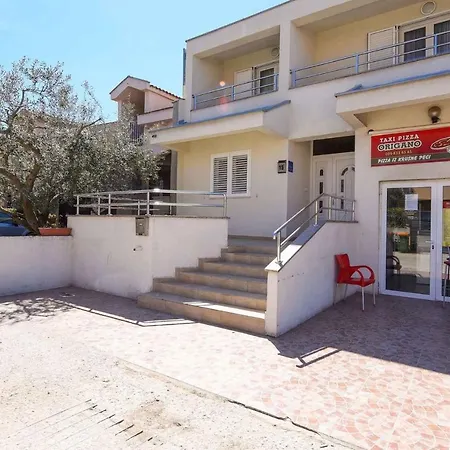 In Zadar/zadar Riviera 8258 Holiday home *